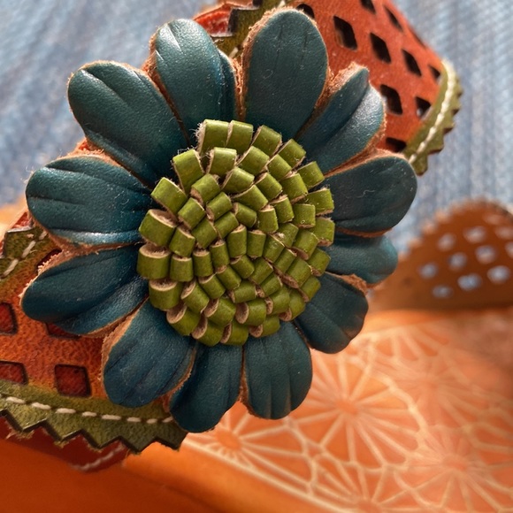 Espadrille wedge sandal by L’Artiste. Great summer sandal in a size 9 - Picture 5 of 10